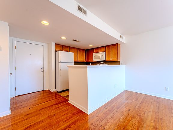 3rd image of 5955 Columbia Ave APT B