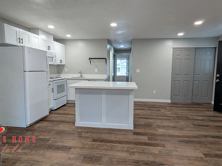 2400 20th Ave NW — Photo 10