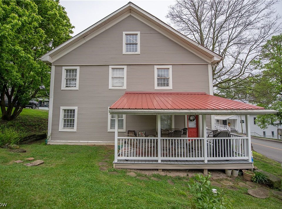 1st image of 211 W Main St