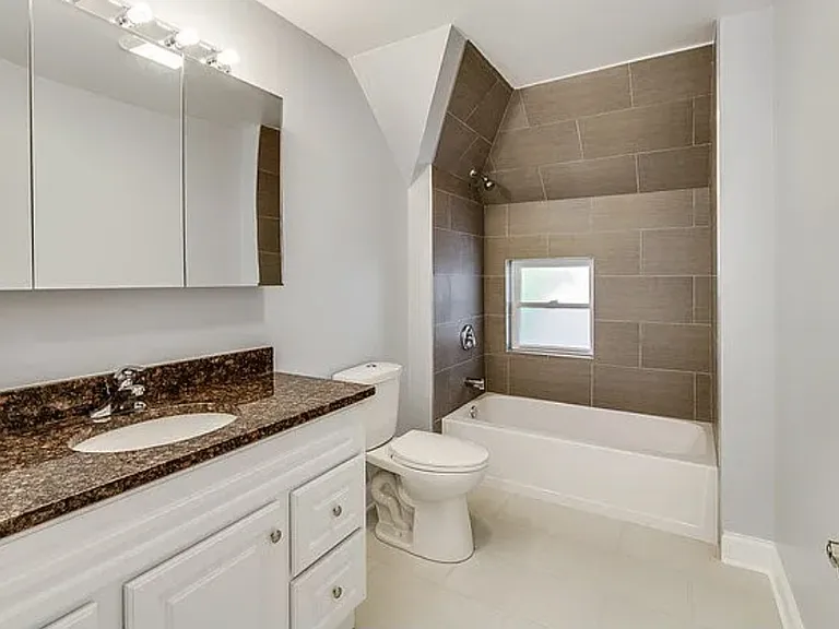2819 E 76th St #HOUSE — Photo 9