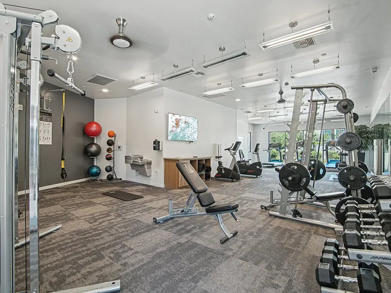 Palms Luxury Apartments — Photo 31