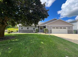 109 Sharon Dr, Mahomet, IL 61853