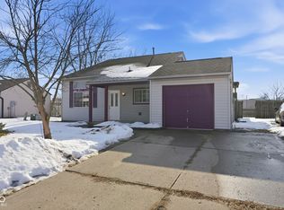 90 Meadow Creek Blvd, Shively, IN 46184