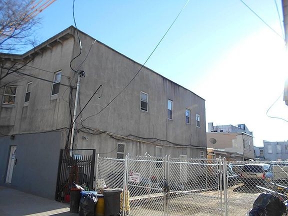 2nd image of 2850 W 15th St
