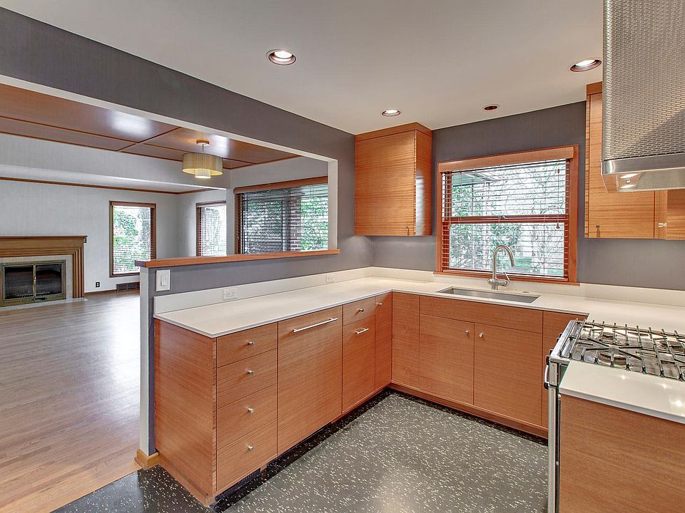 Open floorplan // spacious kitchen