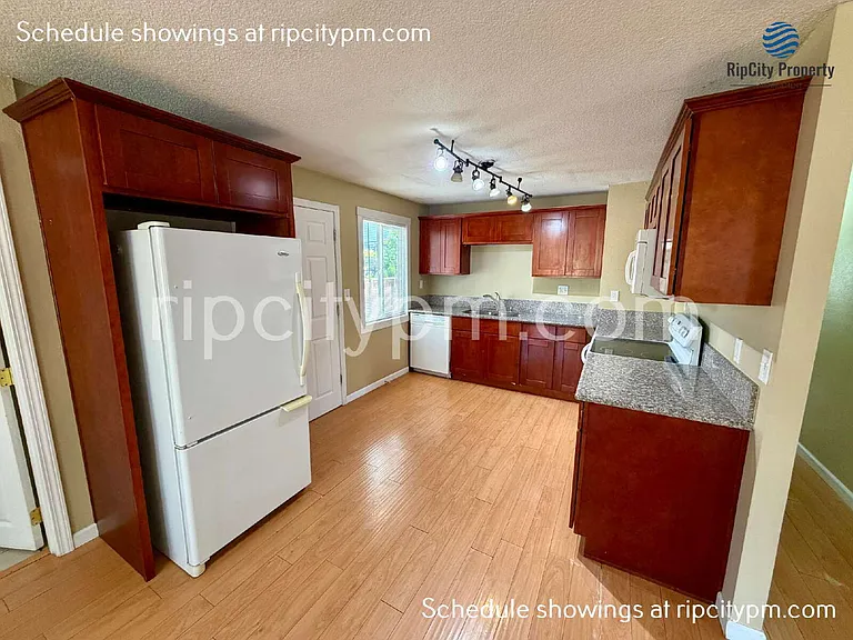 17500 E Burnside St — Photo 8