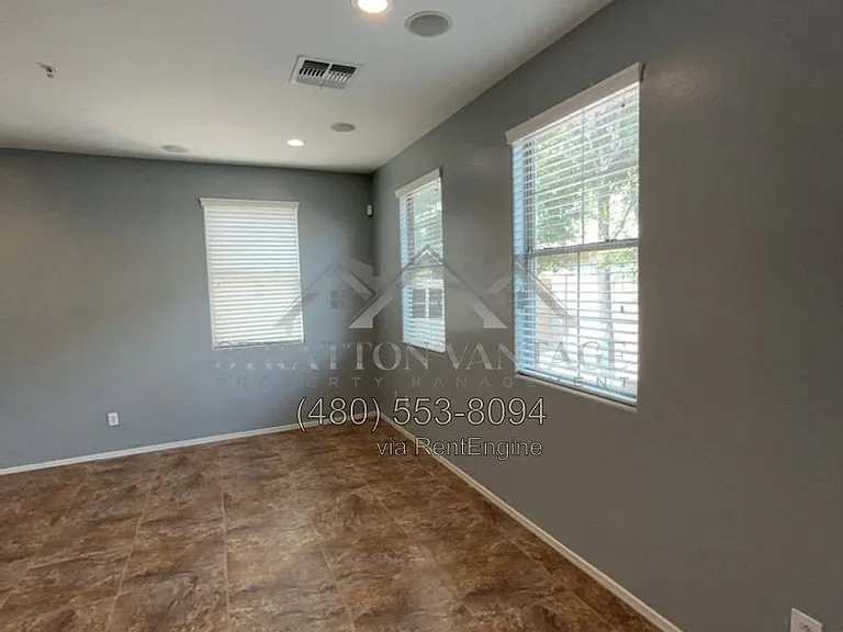 1426 N 81st Dr — Photo 6