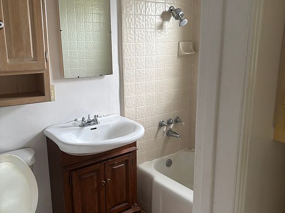 5th image of 4012 Illinois St #1/2