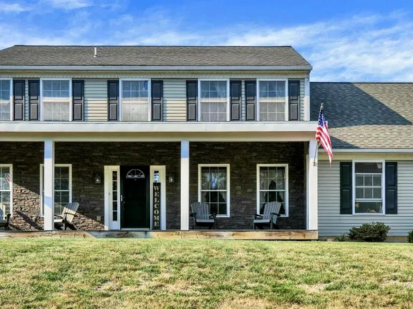 6 Nantucket Dr, Reading, PA 19605