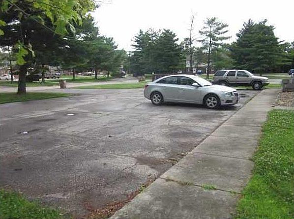 2nd image of 1922 Pinebrooke Ct