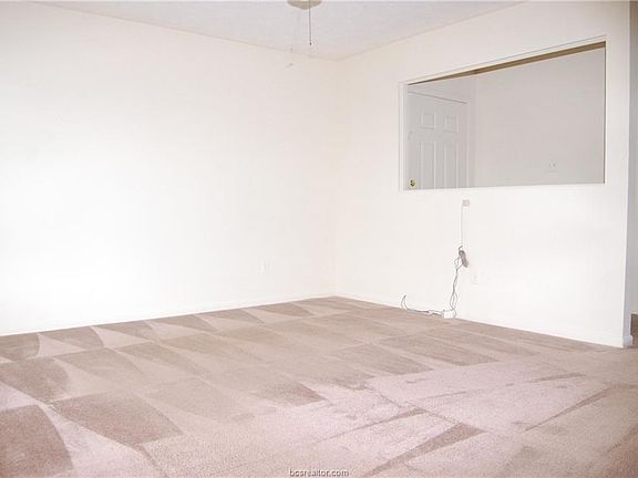 3rd image of 700 San Saba Dr