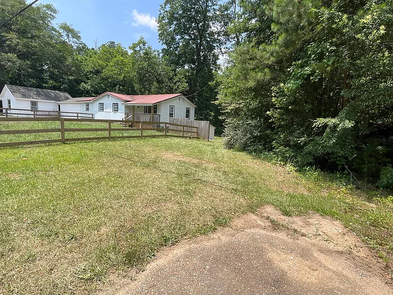 715 Corinth Rd — Photo 3