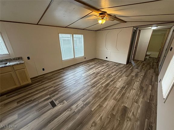 5th image of 604 Sheila Ave NW