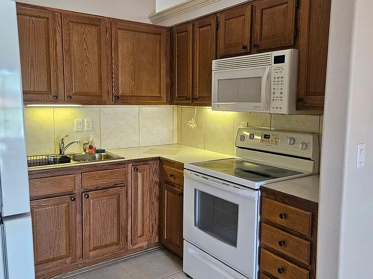 511 Palmetto Dr NE — Photo 8