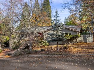 558 Long Way, Ashland, OR