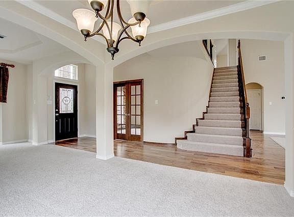 3rd image of 413 Sunnyside Ln