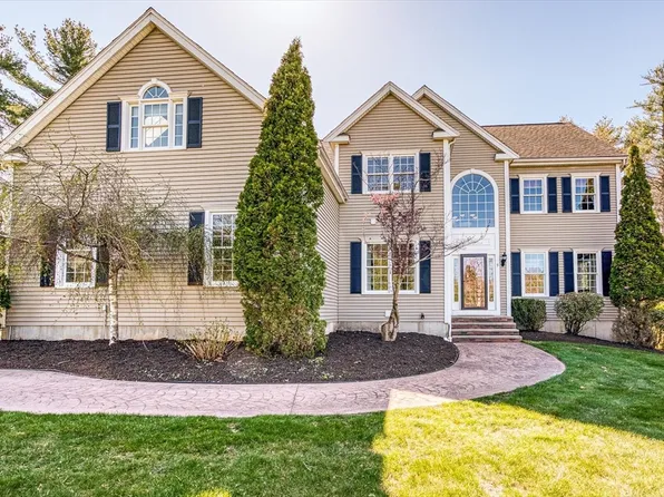 9 Juniper Rd, Upton, MA 01568