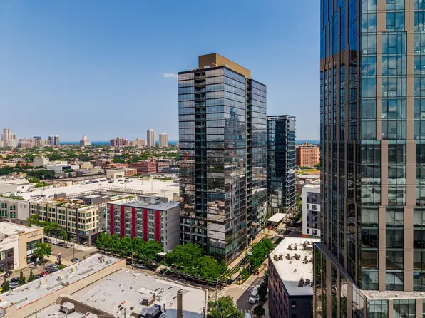 860 W Blackhawk St Unit 2002, Chicago, IL 60642