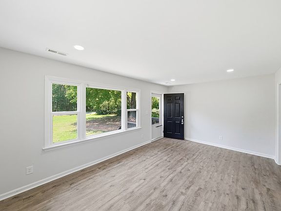 4th image of 725 Faucetts Rd