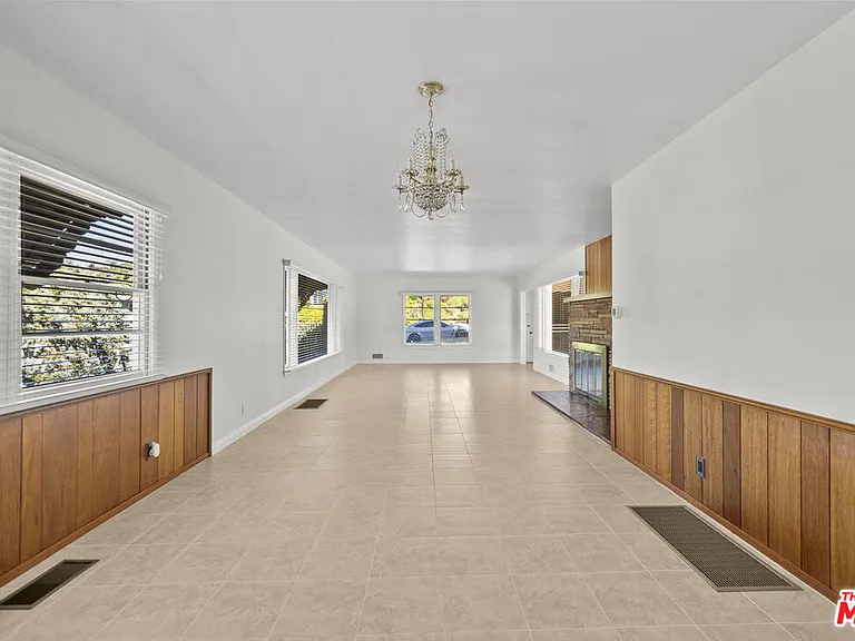 100 E Kenneth Rd — Photo 7