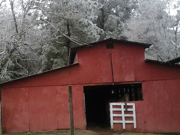 4-5 stalls feed room hay roo