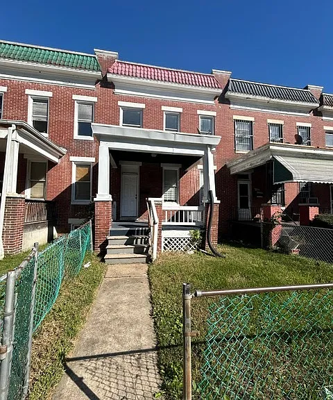 599 N Edgewood St — Photo 2