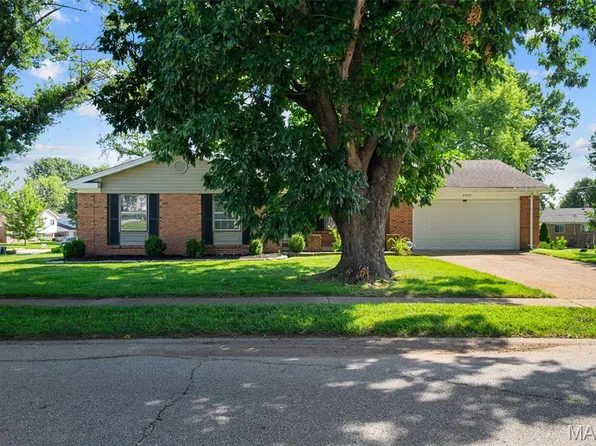 2050 Trotter Way, Florissant, MO 63033