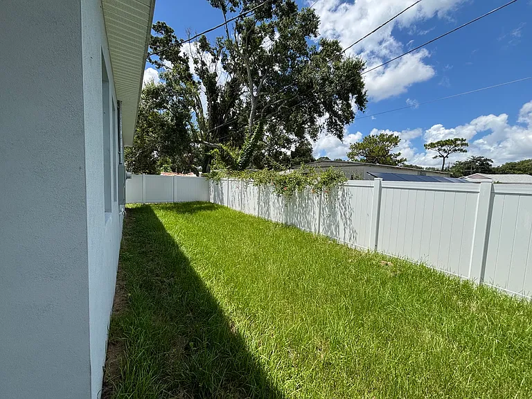 6051 82nd Ter N — Photo 16