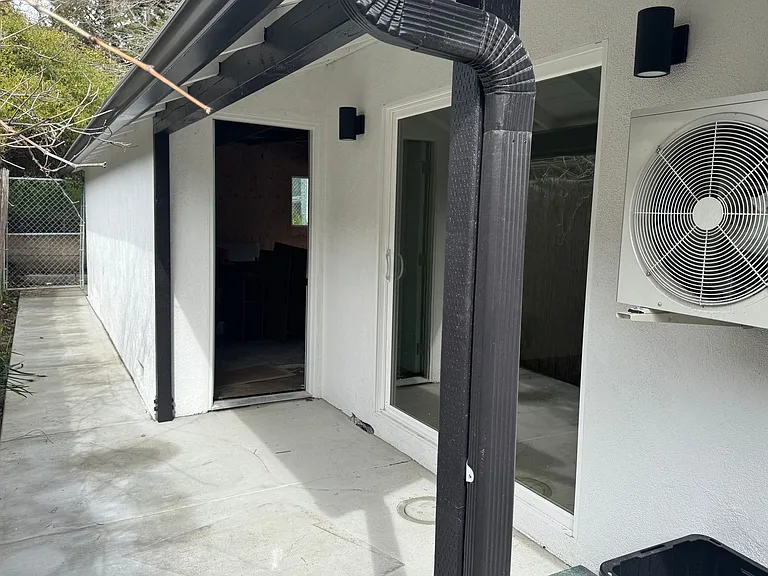 5714 Traffic Way — Photo 12