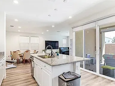 4 bed, 2448 sqft, $4,100 — Photo 4