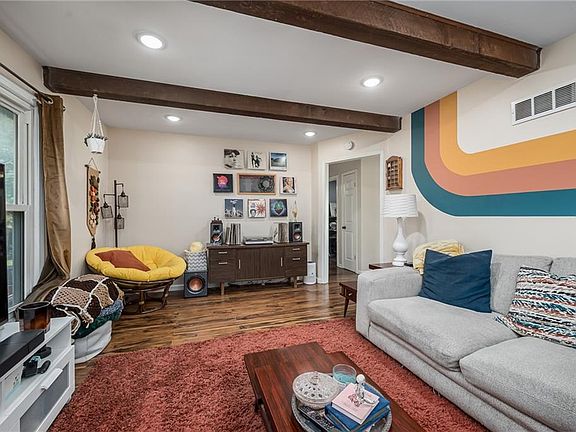 5th image of 10818 Bellaire Ave