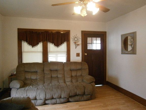 4th image of 1528 Purvis Ave