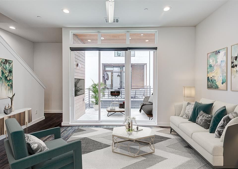 1st image of 2112 Bennett Ave #305