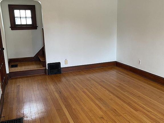 4th image of 222 N 3rd Street