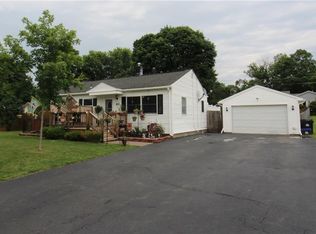 40 Coronet Rd, Rochester, NY 14623