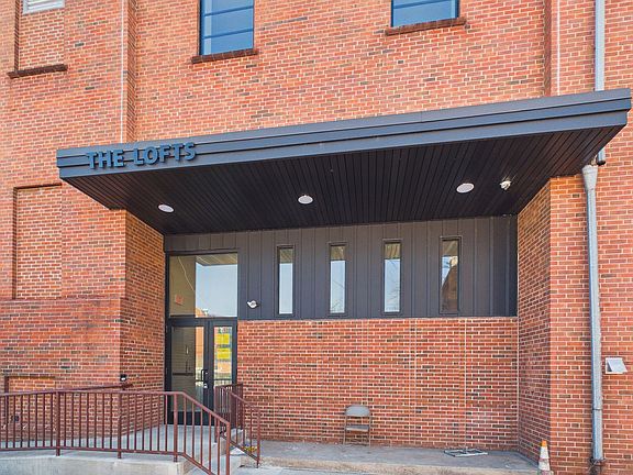 3rd image of 1122 Green St