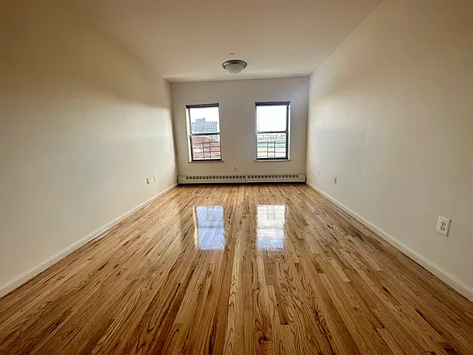 Rented by EXR | media 2