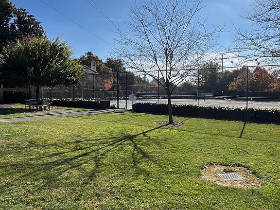 5th image of 2229 Woodside Ln Unit 2
