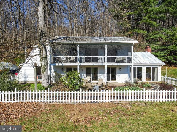 33 Mason Dr, Harpers Ferry, WV 25425