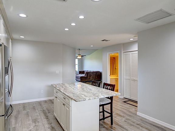 5th image of 6102 SE Landing Way APT 11