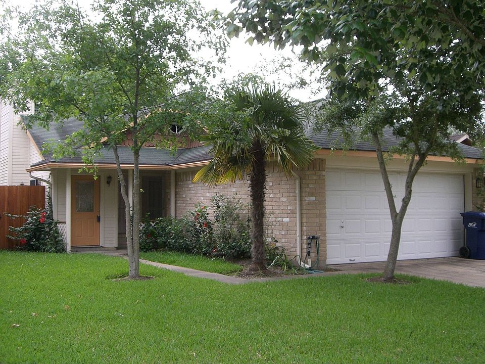 This home has been well kept and has excellent curb appeal.