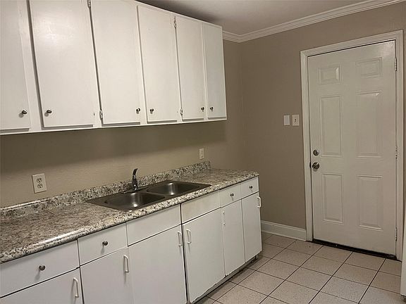 4th image of 2023 Murray St