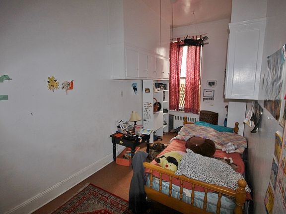 5th image of 236 Ainslie St #4