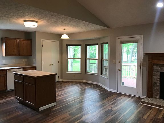 4th image of 440 Woodside Meadows Pl
