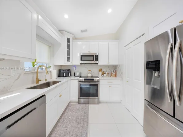 7271 NW 174th Ter APT 203, Hialeah, FL 33015