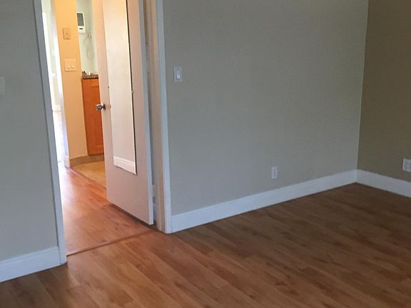 5th image of 160 Isle Of Venice Dr APT 33