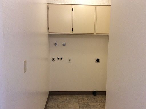 5th image of 2310 Hillview Ct APT 3