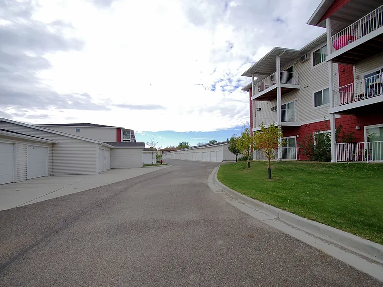 Belcastle Apartments — Photo 60