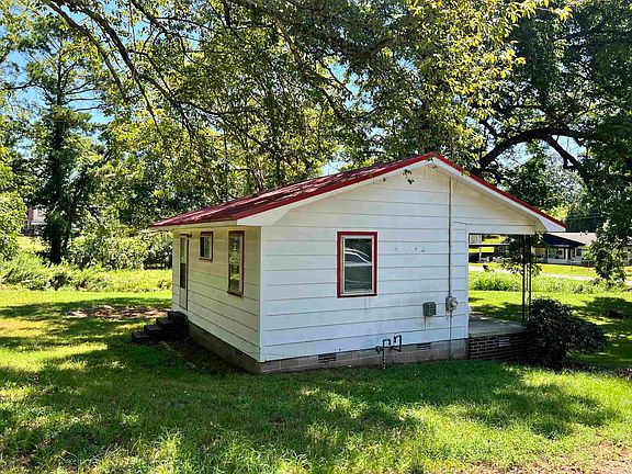 3rd image of 301 Pecan St