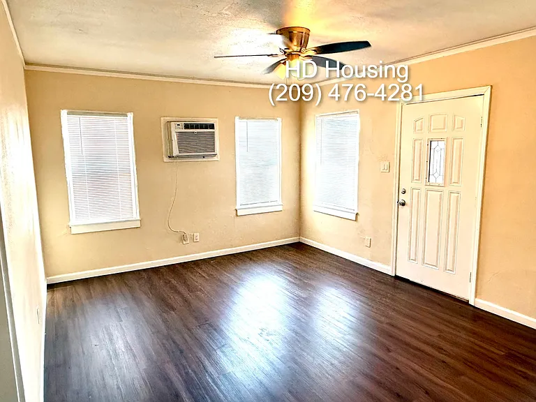 1832 N Berkeley Ave — Photo 4